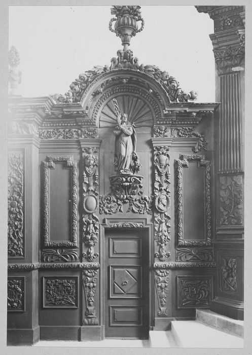 lambris de hauteur du décor de choeur, vue partielle