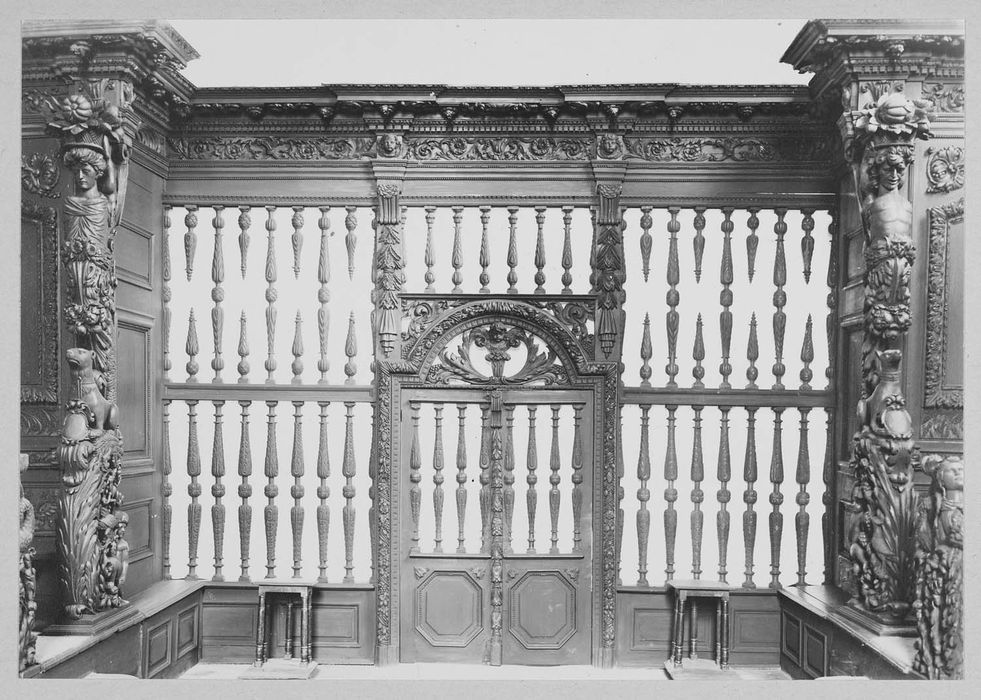 lambris de hauteur du décor de choeur, vue partielle