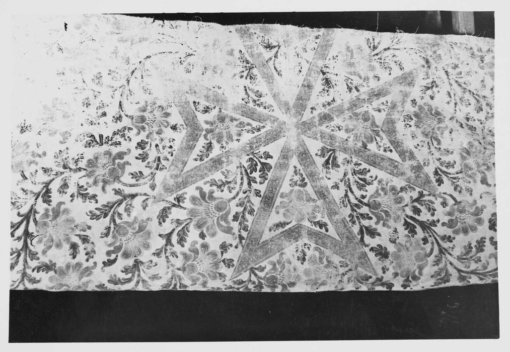 peinture monumentale (croix de consécration)