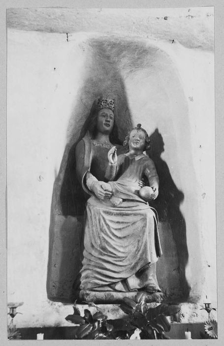 statue (petite nature) : Vierge à l'Enfant assise