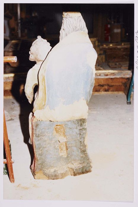 statue (petite nature) : Vierge à l'Enfant assise (revers)