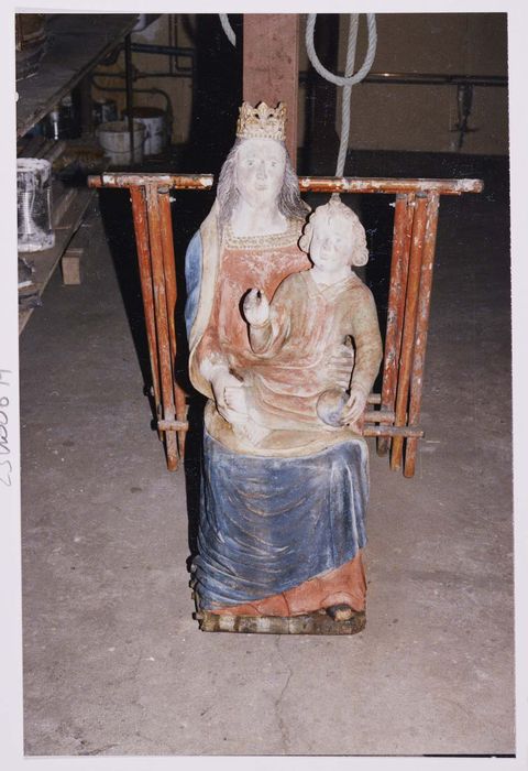 statue (petite nature) : Vierge à l'Enfant assise