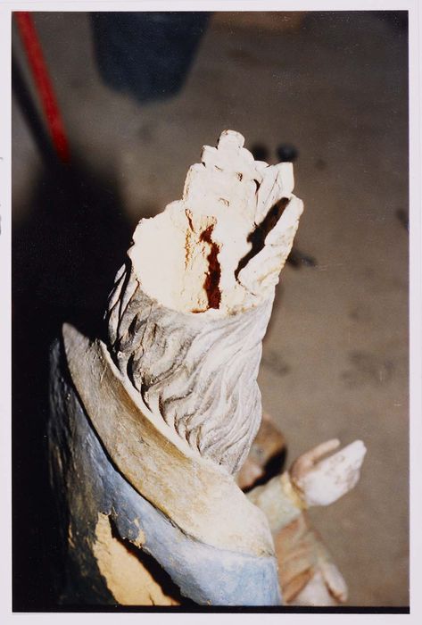 statue (petite nature) : Vierge à l'Enfant assise, détail