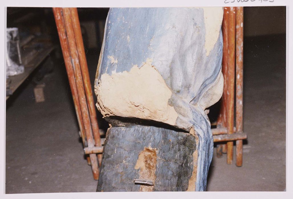 statue (petite nature) : Vierge à l'Enfant assise, détail