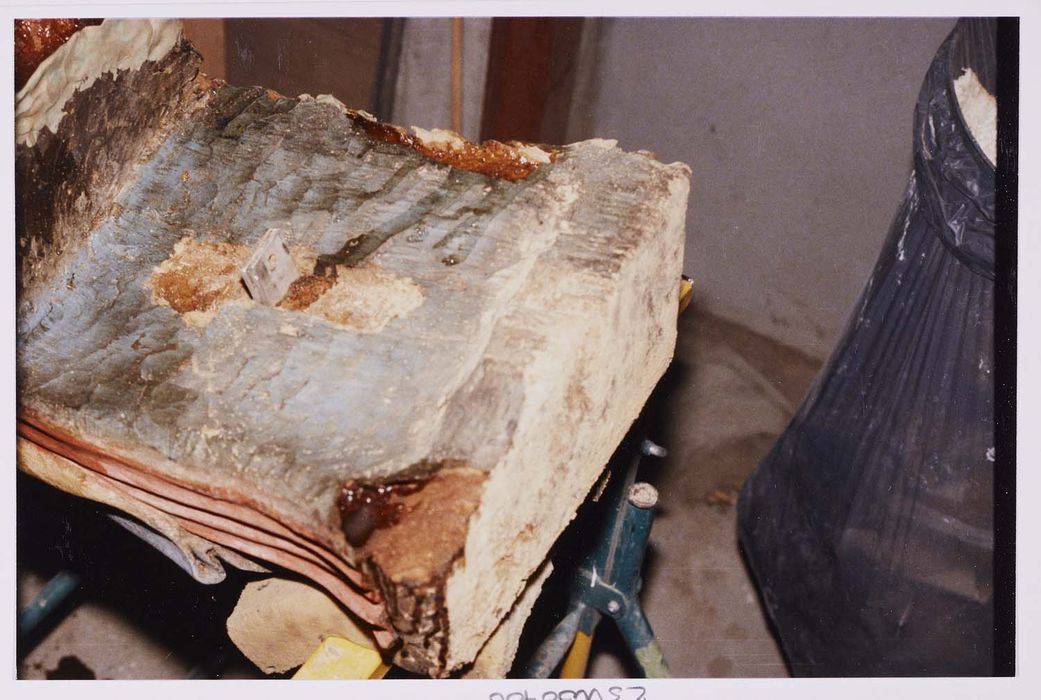 statue (petite nature) : Vierge à l'Enfant assise, détail