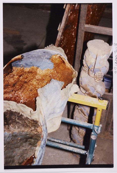 statue (petite nature) : Vierge à l'Enfant assise, détail