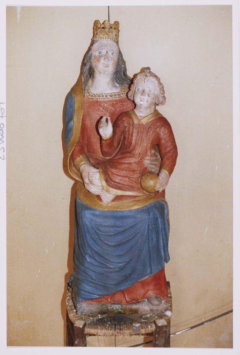 statue (petite nature) : Vierge à l'Enfant assise