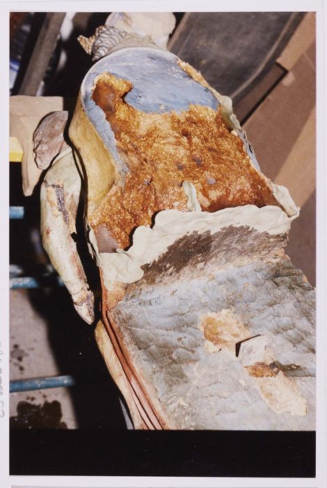 statue (petite nature) : Vierge à l'Enfant assise, détail