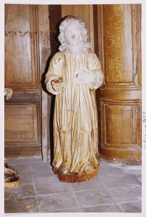 statue : Christ enfant