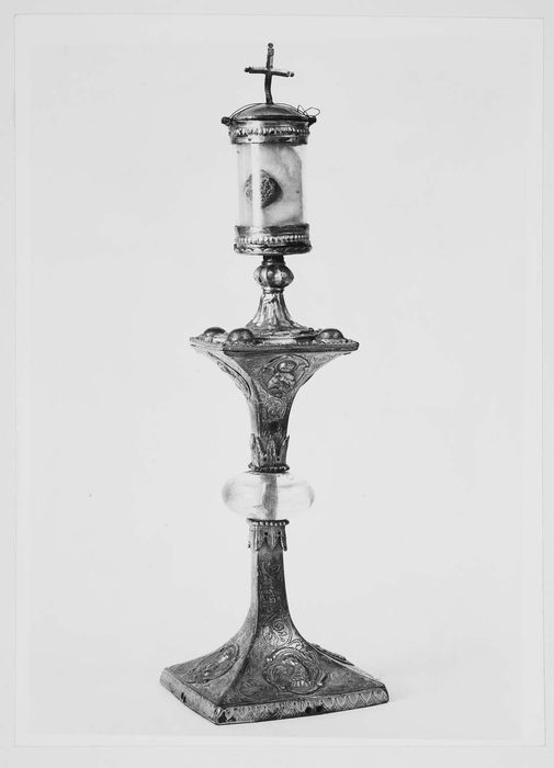 reliquaire-monstrance (reliquaire pédiculé à monstrance cylindrique verticale)