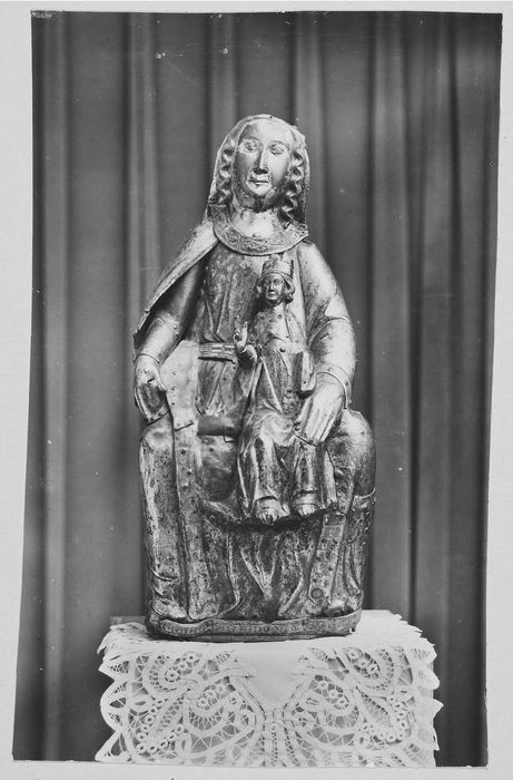 statue : Vierge à l'Enfant assise
