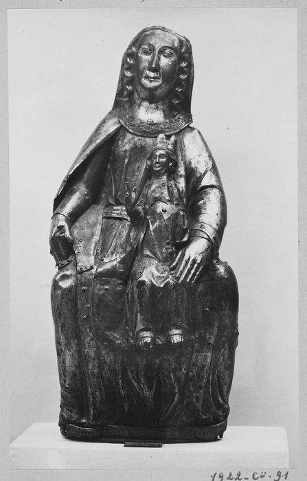 statue : Vierge à l'Enfant assise