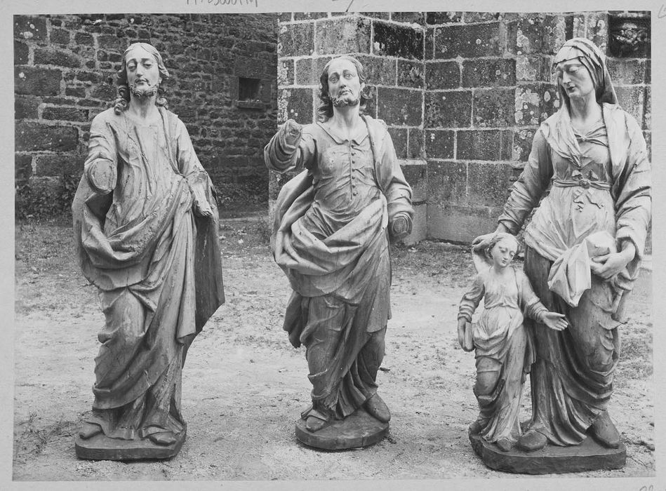 groupe sculpté (petite nature) : Sainte Anne et la Vierge ; statues : Saint Apôtre, Christ (?)