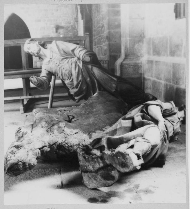 statue (petite nature) : Apôtre (?)