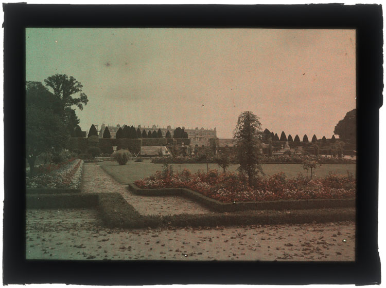 Le parc de Versailles, le Grand Trianon en arrière-plan