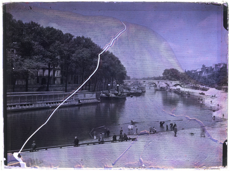 Quais de Seine, passants lavant des chevaux au bord de l'eau, le pont Marie en arrière-plan