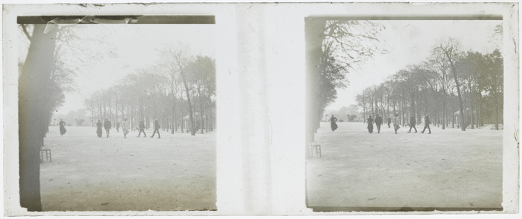 Promeneurs dans le jardin du Luxembourg