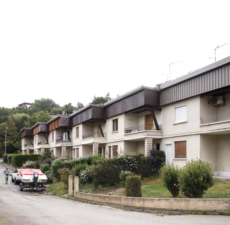 Extérieur : petits immeubles
