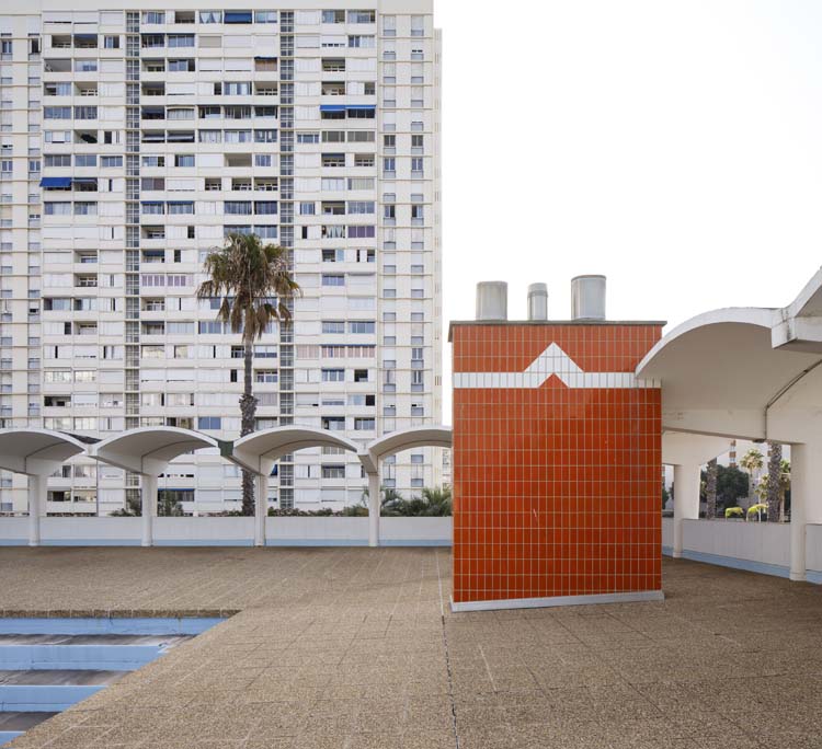 Détail du bord de la piscine