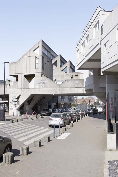 Façade du centre d’arts plastiques Camille-Claudel depuis la rue