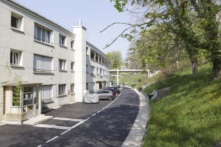 Façade et parking