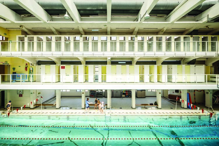Piscine et cabines de change sur galeries