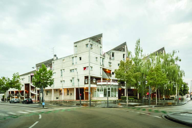Vue d’ensemble depuis la rue