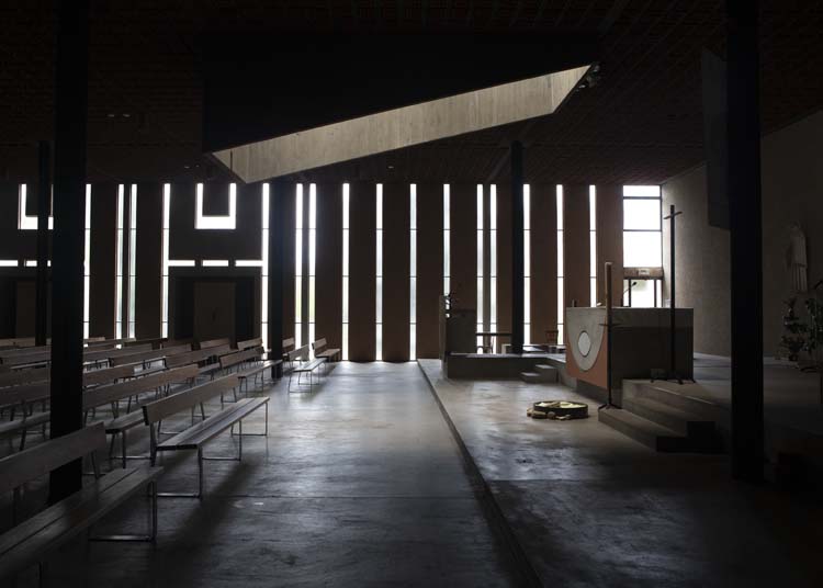 Fin de la nef et choeur, vue vers la façade latérale nord
