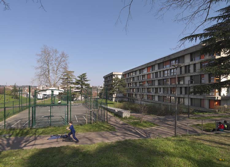 Vue depuis des terrains de sport