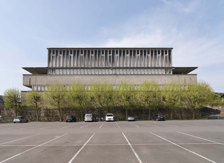 Façade depuis le parking