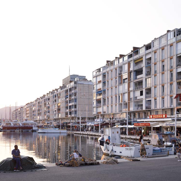 Façades le long du quai