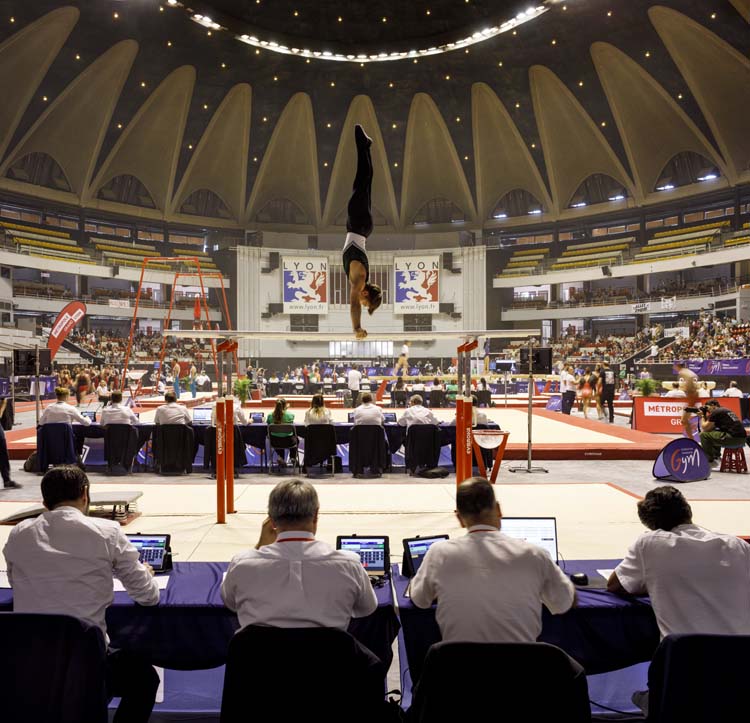Intérieur, compétition de gymnastique