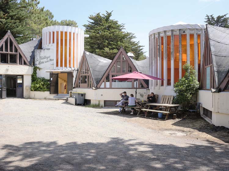 Pavillons de l’extérieur, parasol et tables