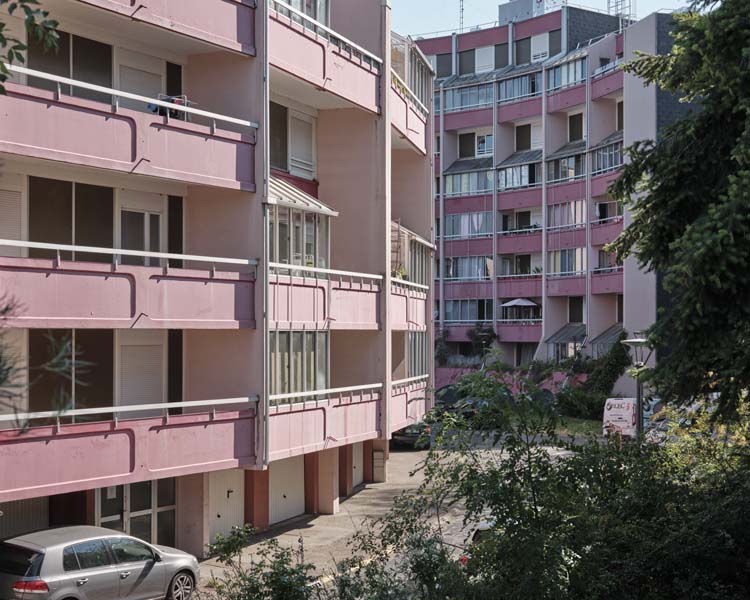 Modules d’immeubles de plan courbe