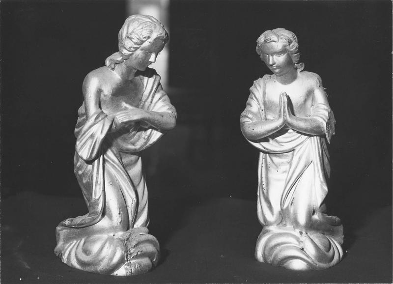 statuettes : deux anges adorateurs