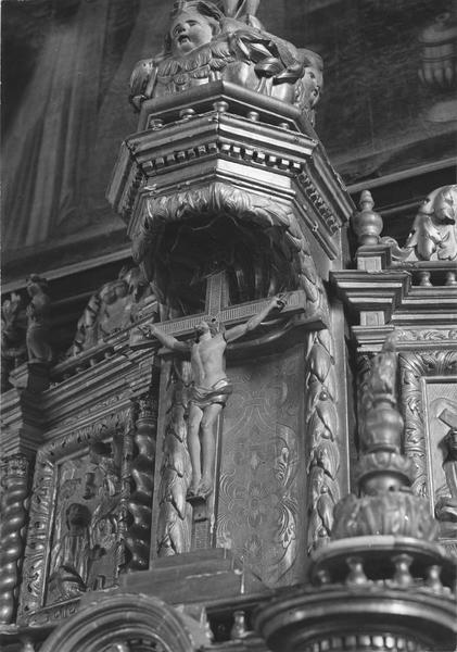 gradin, tabernacle du maître-autel : le Christ en croix, détail