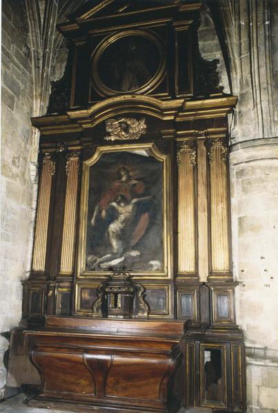 retable, autel de Saint Joseph et de Saint Bernard, deux tableaux : la Pietà, un Saint évêque