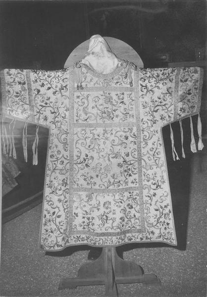 dalmatique, vue générale - © Ministère de la Culture (France), Médiathèque du patrimoine et de la photographie (objets mobiliers), tous droits réservés