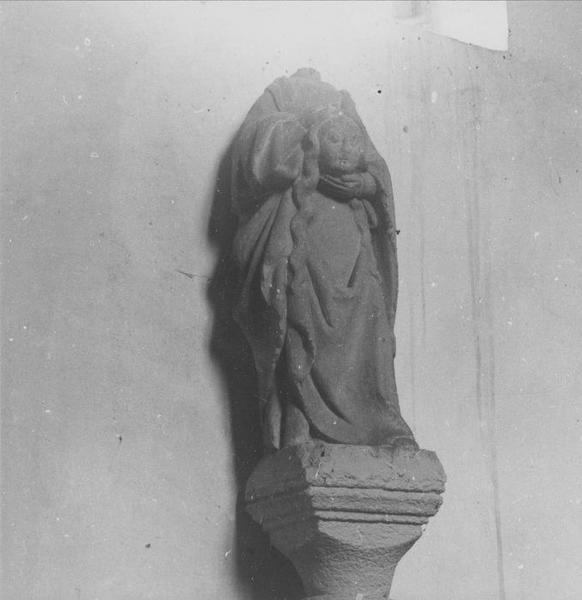 statue : sainte Valérie, vue générale