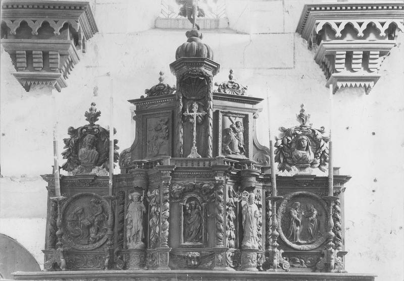 tabernacle à ailes et dais d'exposition du maître-autel, et ses statuettes, vue générale