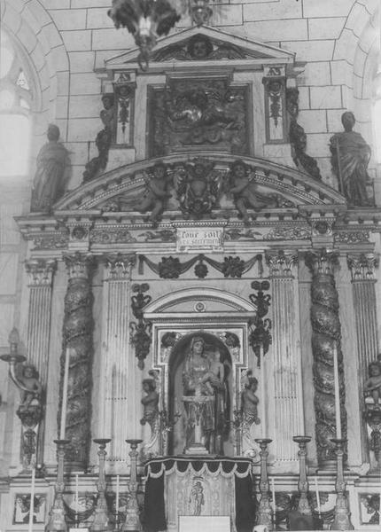 statue du retable du maître-autel : Vierge à l'enfant, vue générale