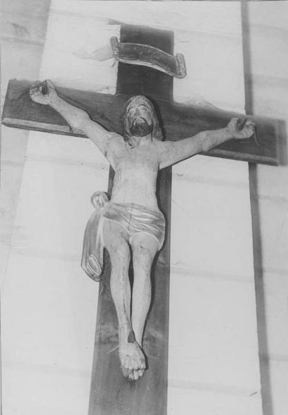 Statue (petite nature) : Christ en croix