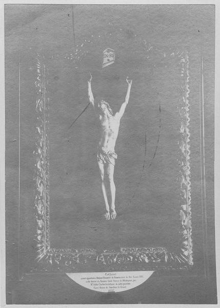 statue, cadre (statuette) : Christ en croix, dit crucifix, vue générale