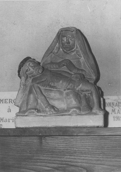 Groupe sculpté (statuette) : Vierge de Pitié