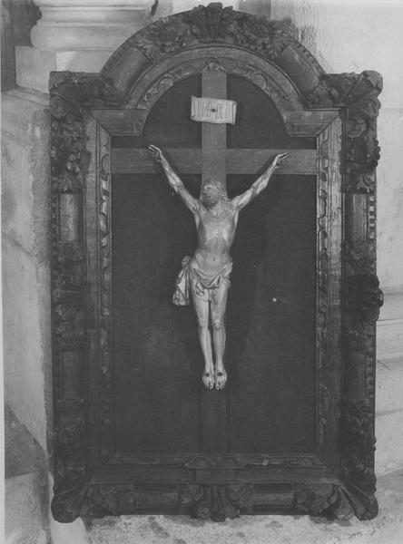 statuette : Christ en croix, dit crucifix, vue générale