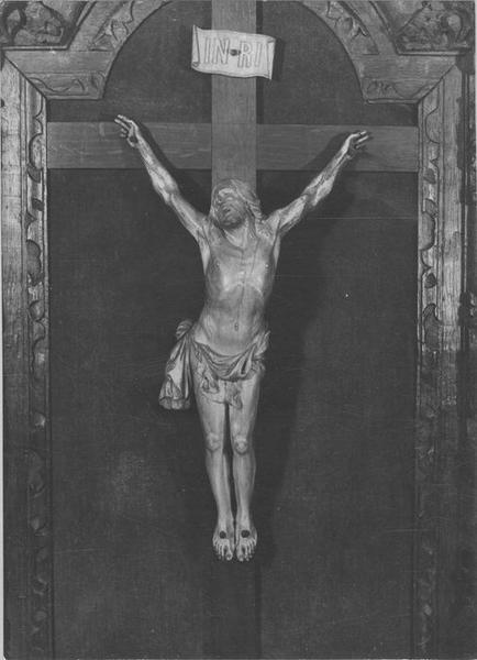 statuette : Christ en croix, dit crucifix, vue générale