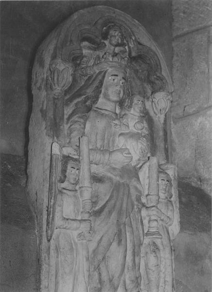 bas-relief : Vierge à l'enfant, vue partielle