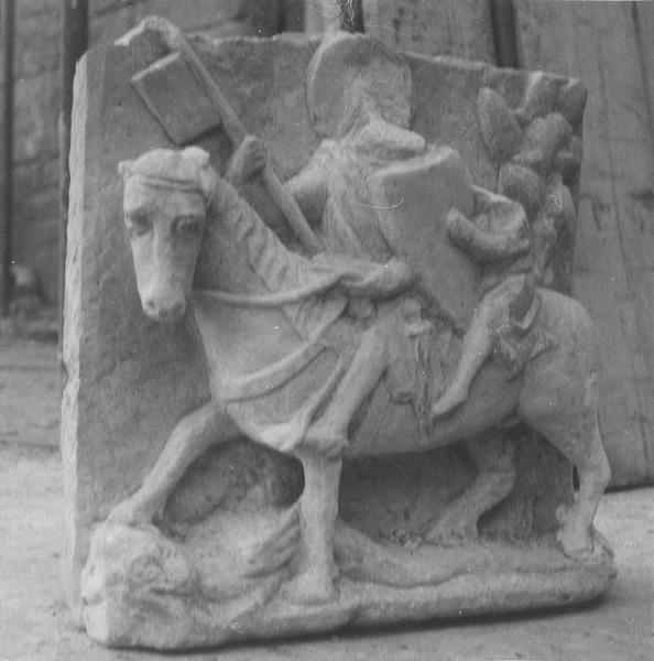 bas-relief : saint Georges, vue générale