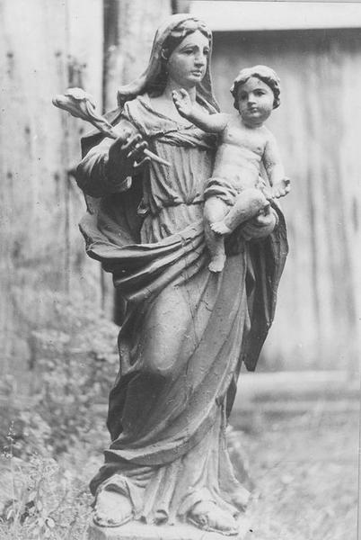 statue (demi-nature) : Vierge à l'enfant, vue générale