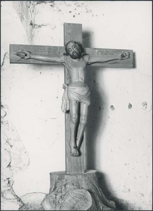 Statue : Christ en croix